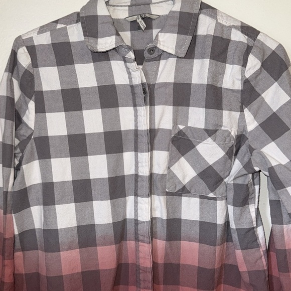 🌹BKE BOYFRIEND BUTTON DOWN COLORBLOCK SHIRT - Picture 2 of 5